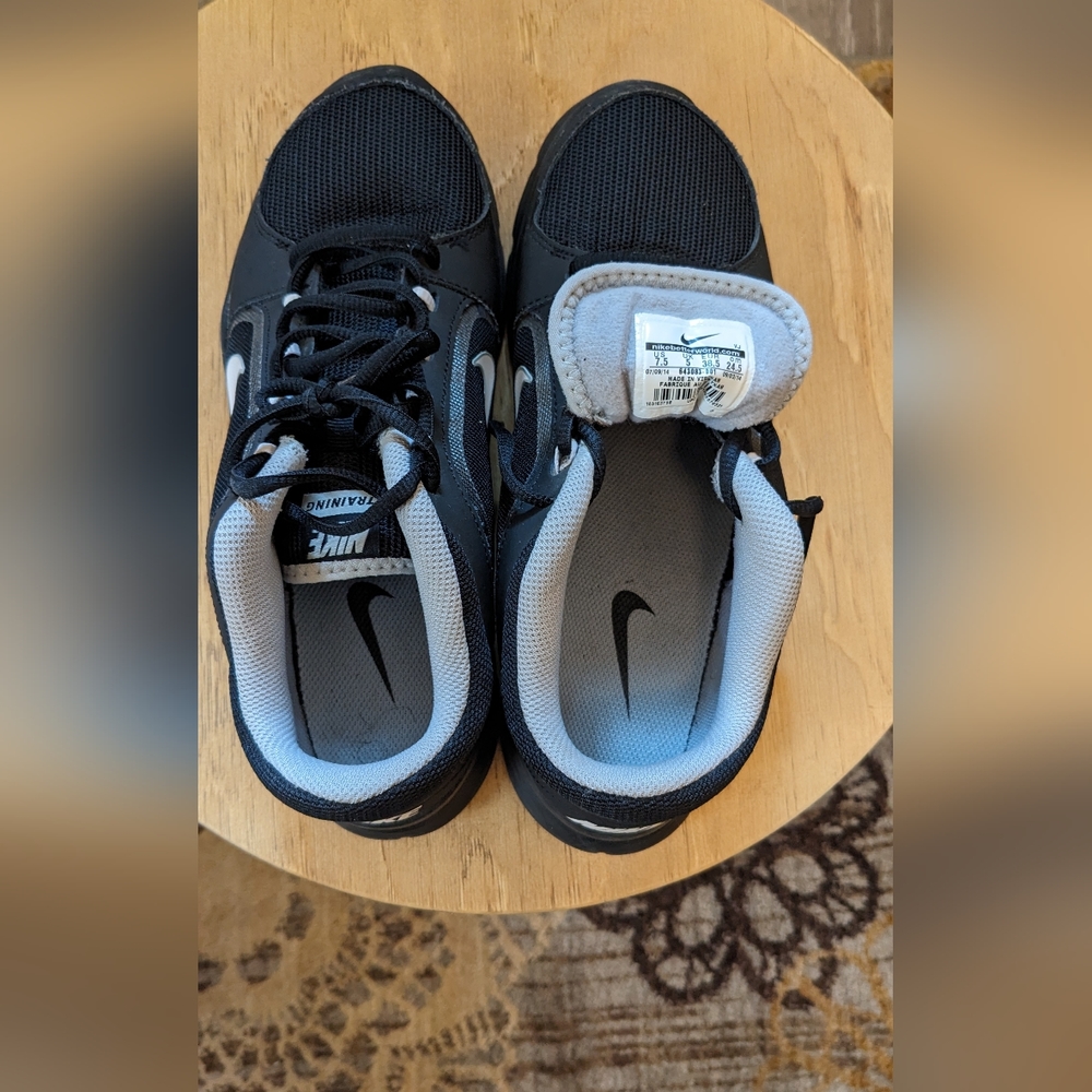 Nike's - Picture 2 of 5
